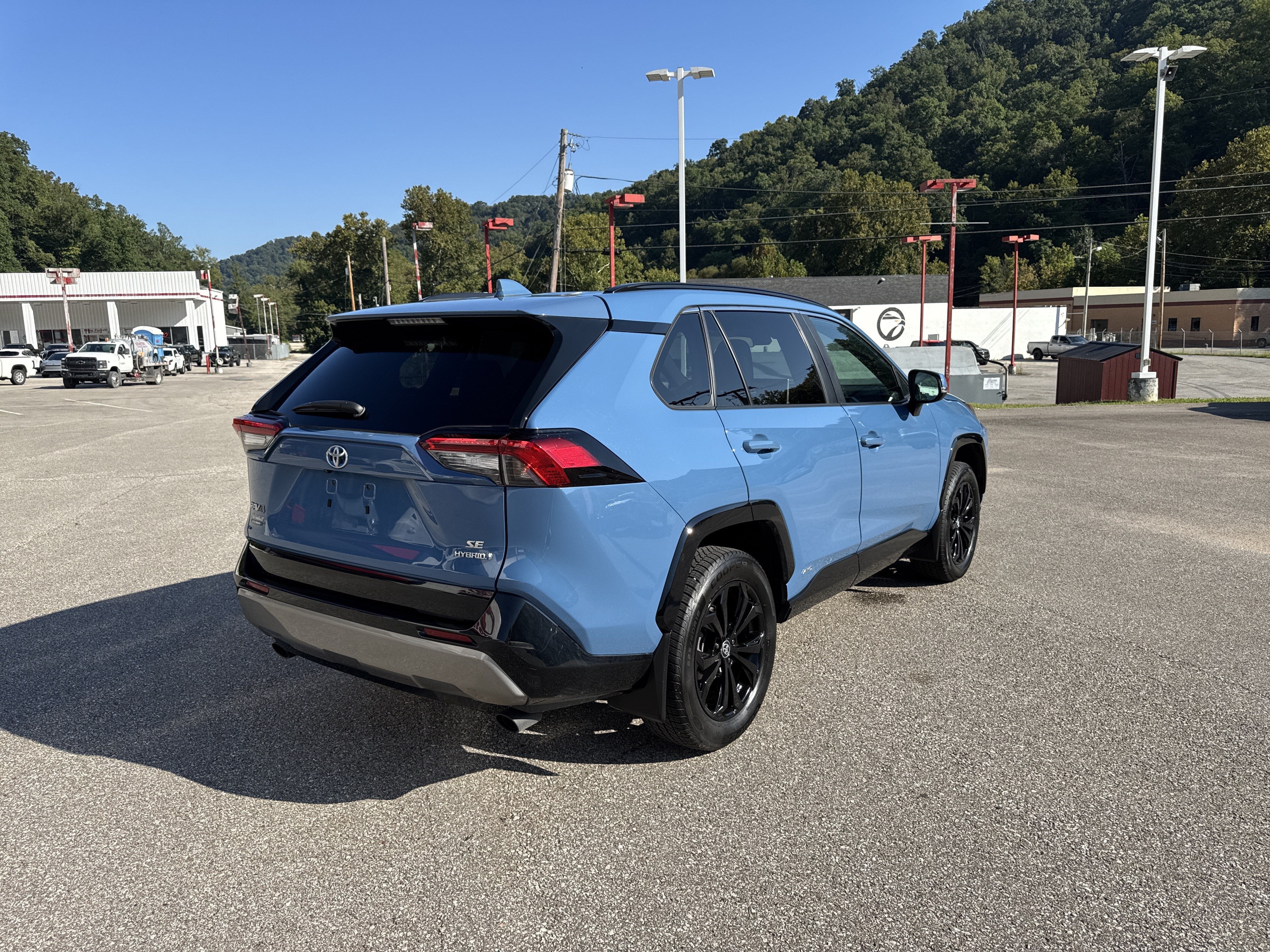 2023 Toyota RAV4 Hybrid SE