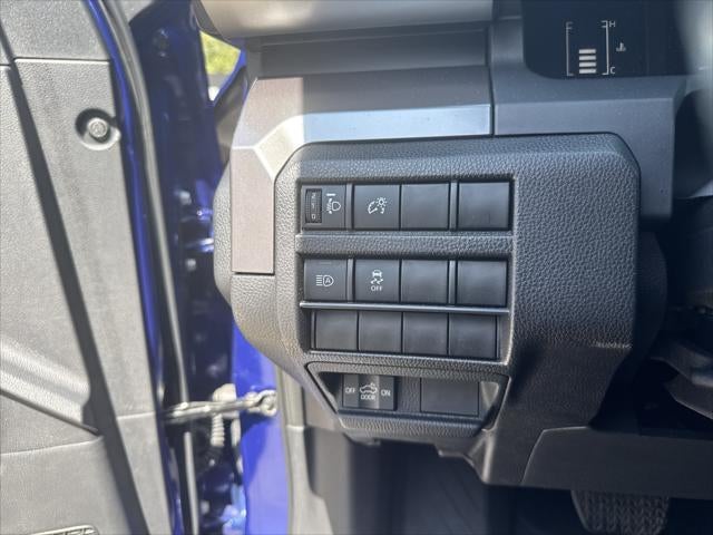 2025 Toyota Tacoma 4WD SR5