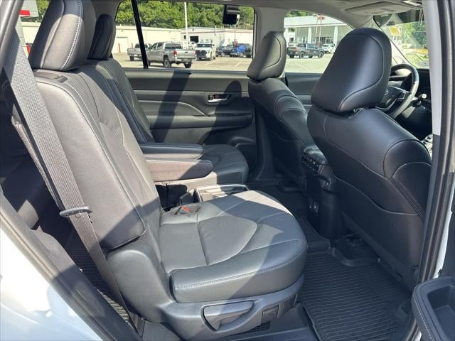 2025 Toyota Grand Highlander Base