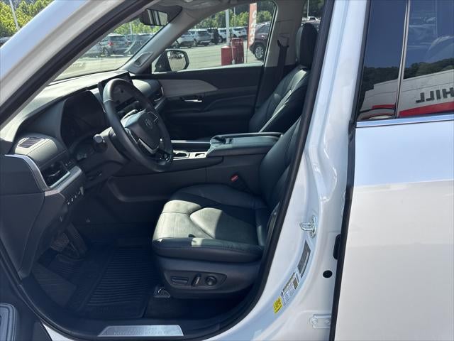 2025 Toyota Grand Highlander Base