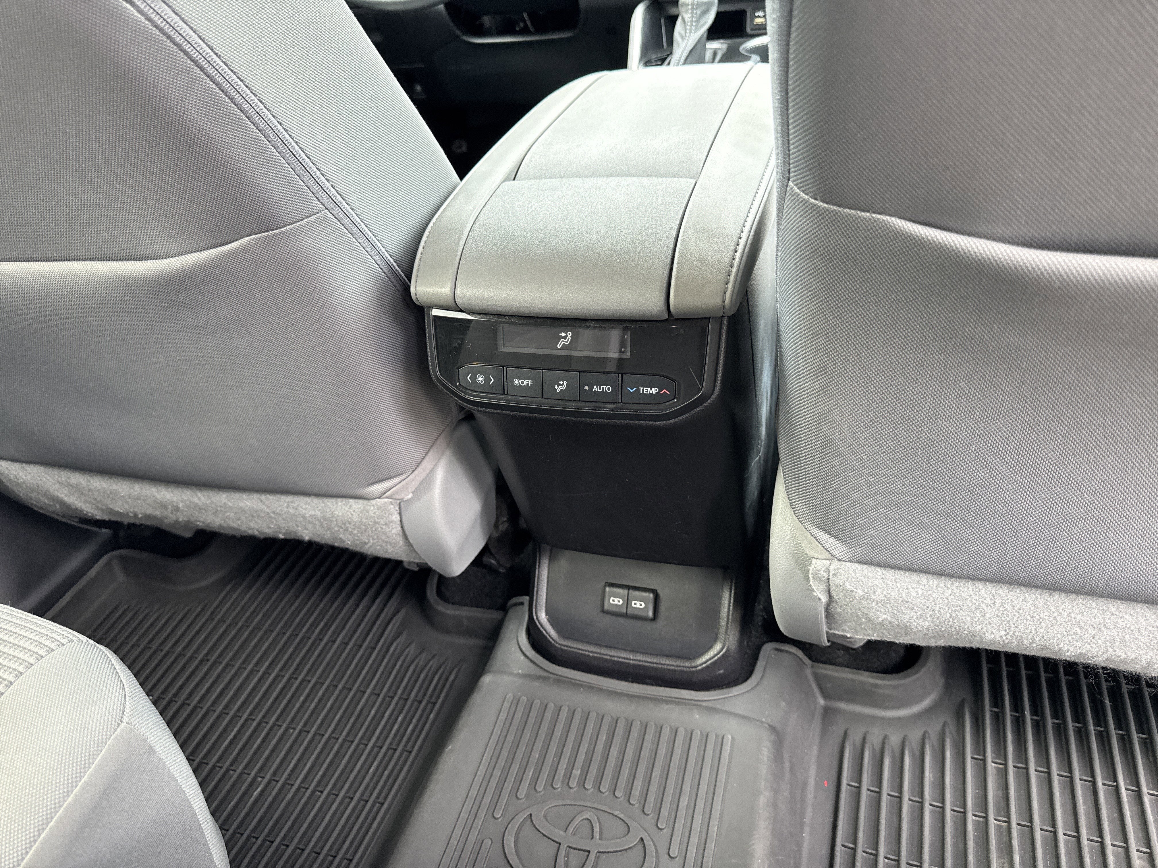 2023 Toyota Highlander Hybrid LE