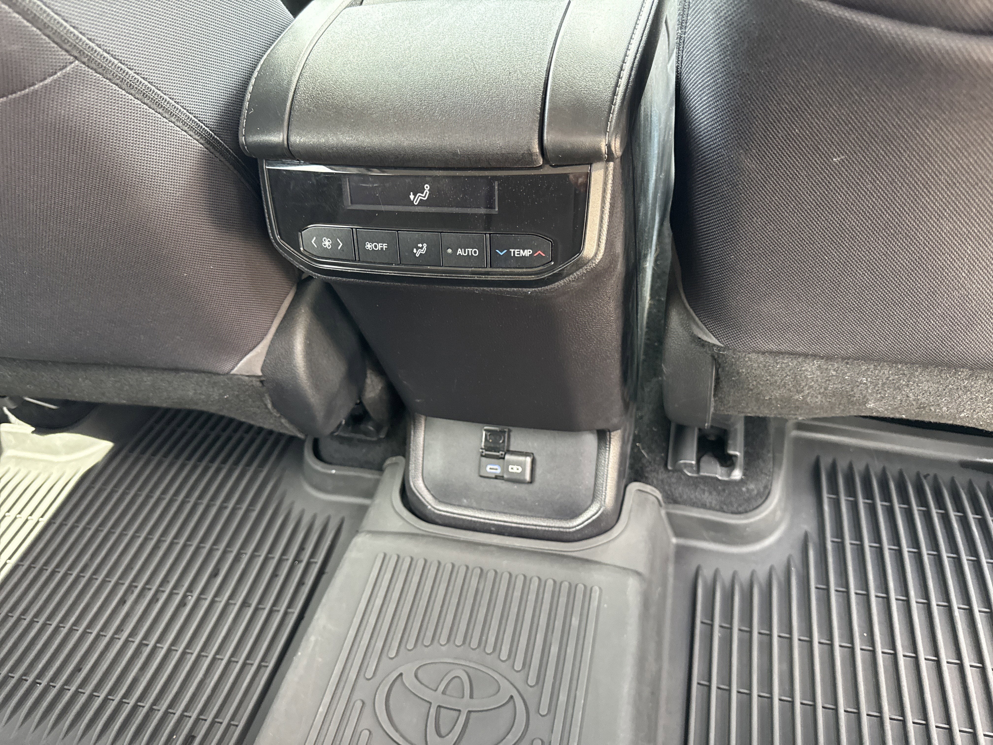 2022 Toyota Highlander Hybrid LE