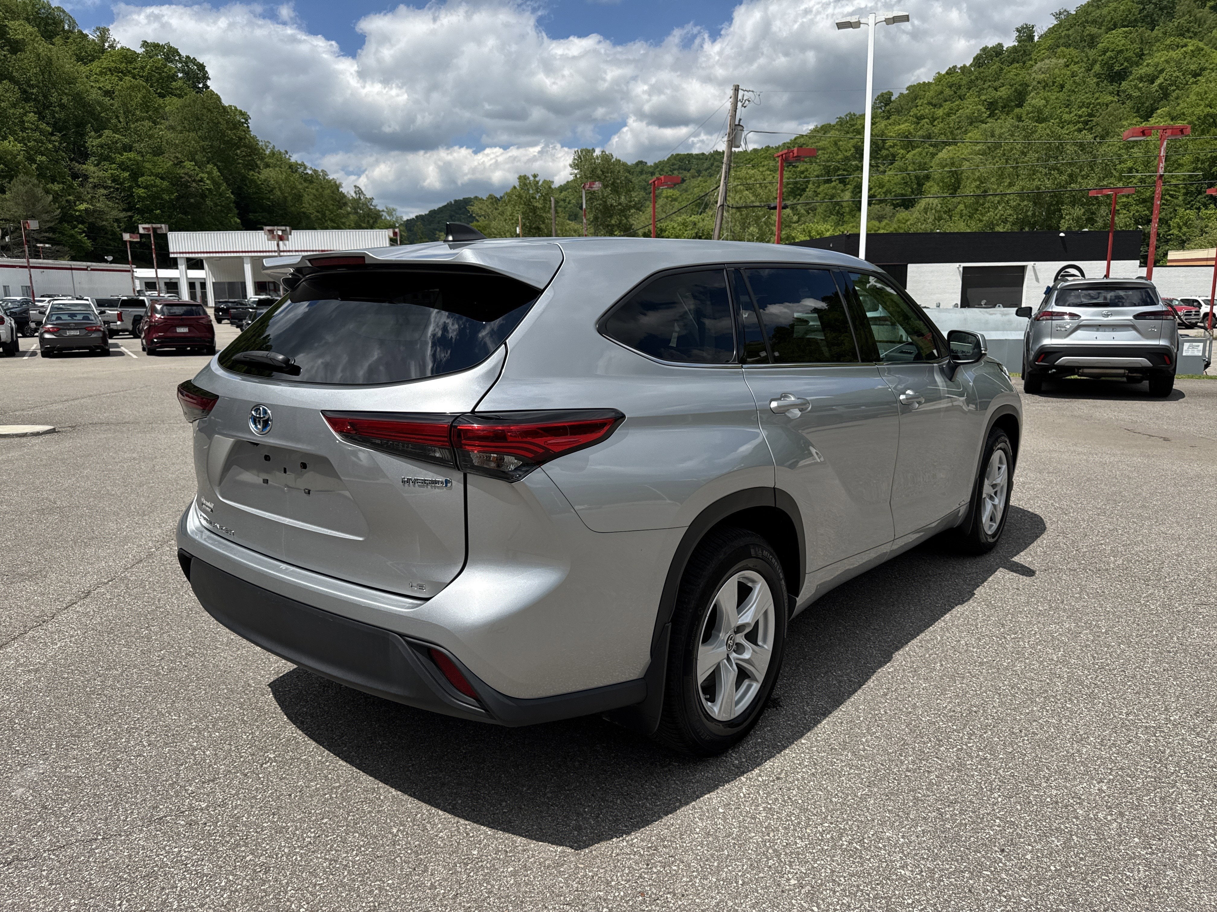 2022 Toyota Highlander Hybrid LE