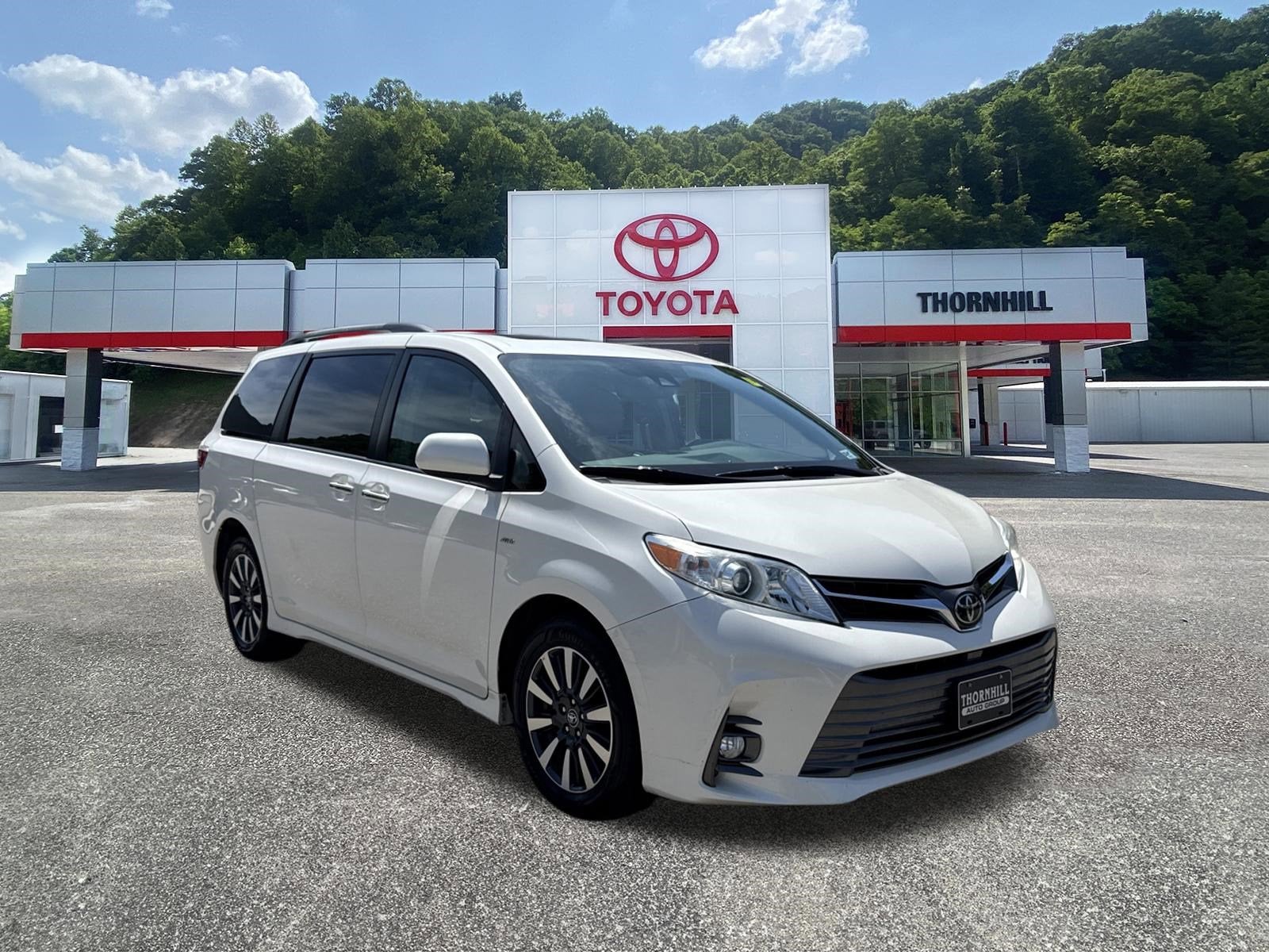 2018 Toyota Sienna XLE Premium V6 AWD 7-Passenger's photo