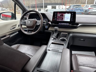 2022 Toyota Sienna Platinum