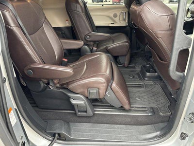 2022 Toyota Sienna Platinum