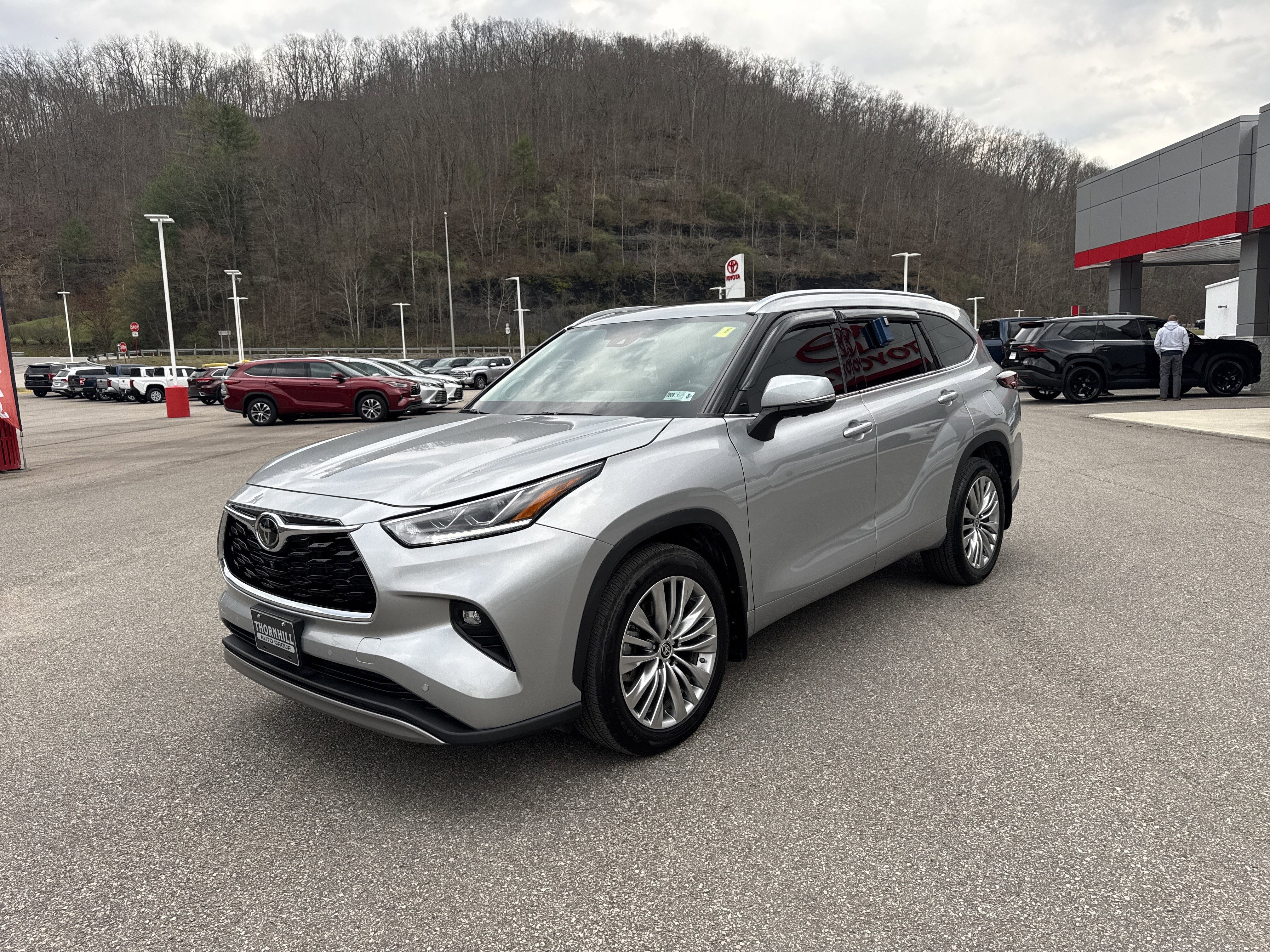 2024 Toyota Highlander Platinum