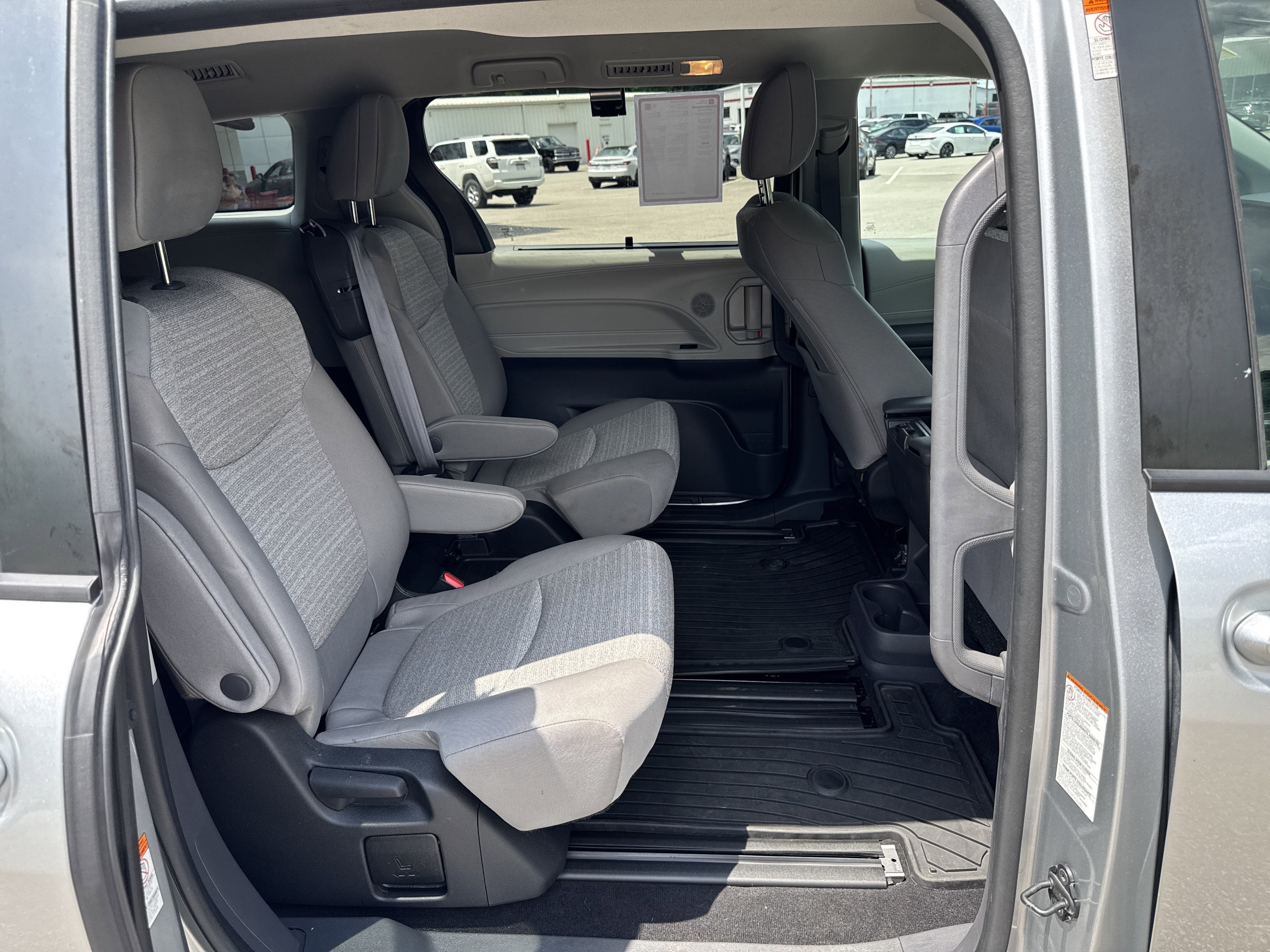 2022 Toyota Sienna LE