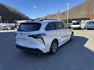 2025 Toyota Sienna XLE