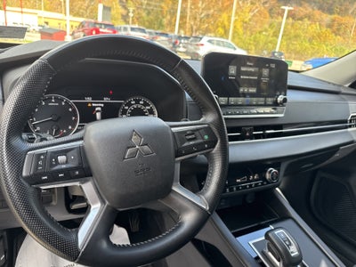2023 Mitsubishi Outlander SE