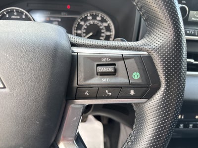 2023 Mitsubishi Outlander SE