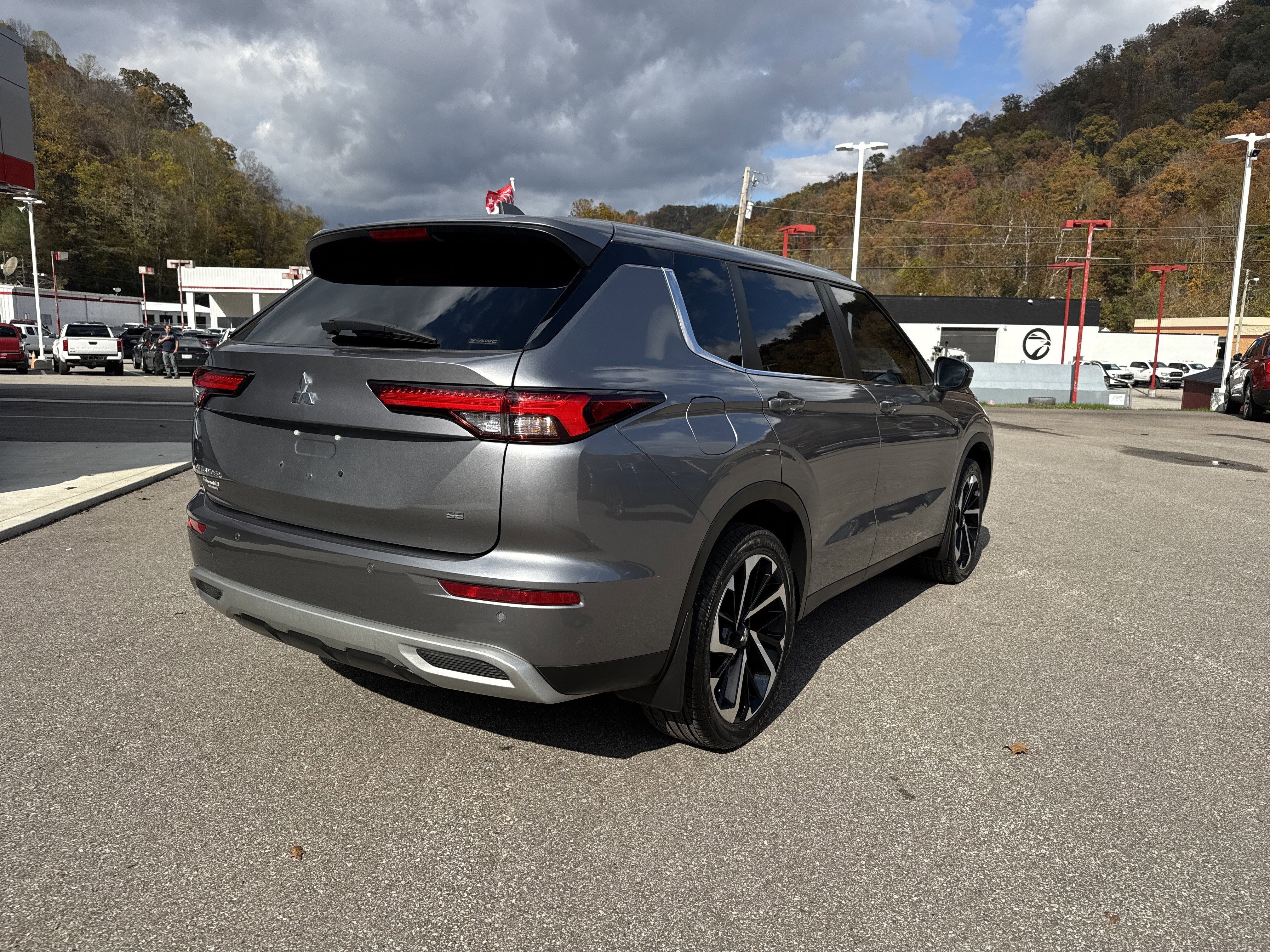 2023 Mitsubishi Outlander SE