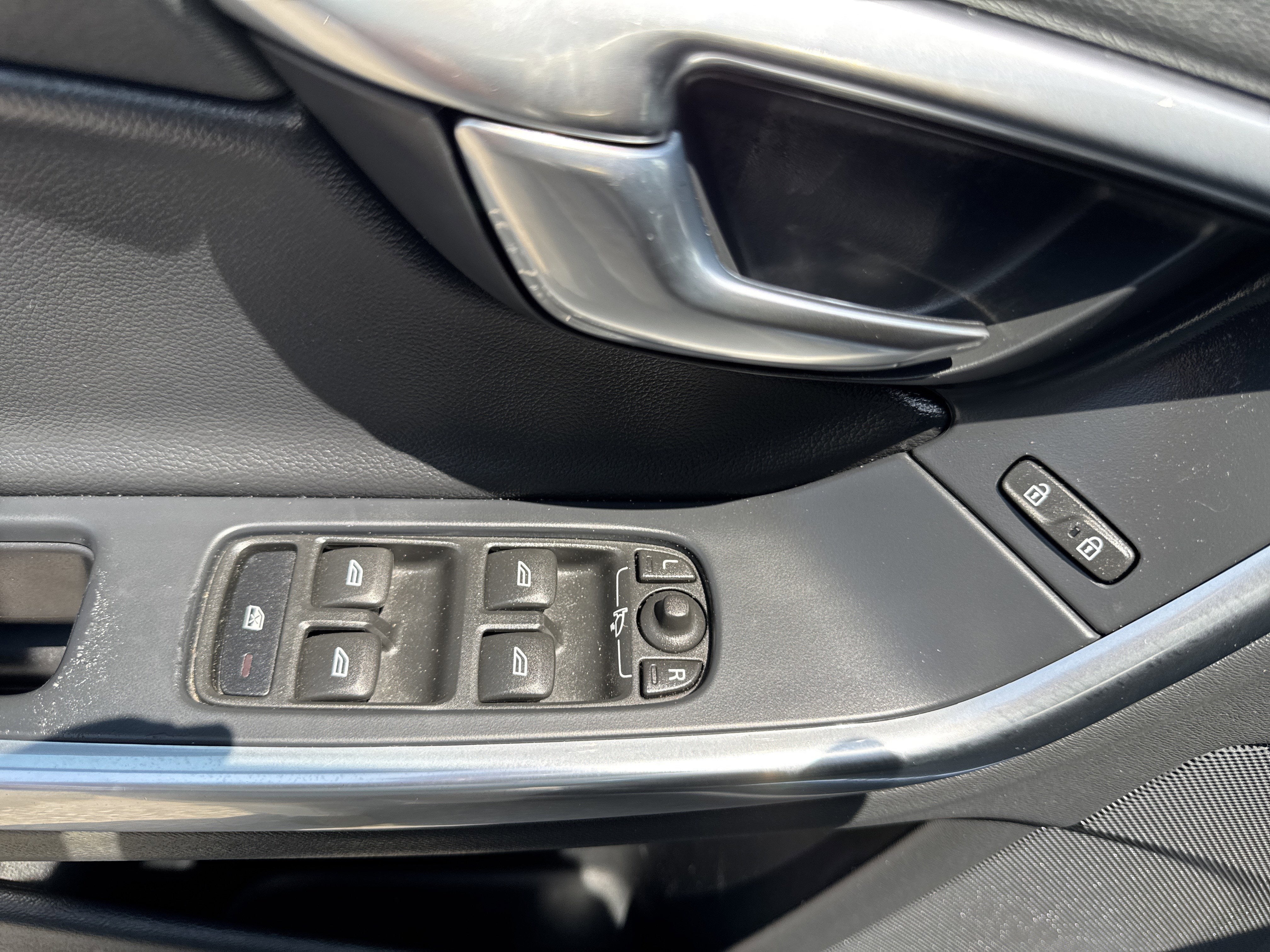 2015 Volvo V60 Cross Country T5