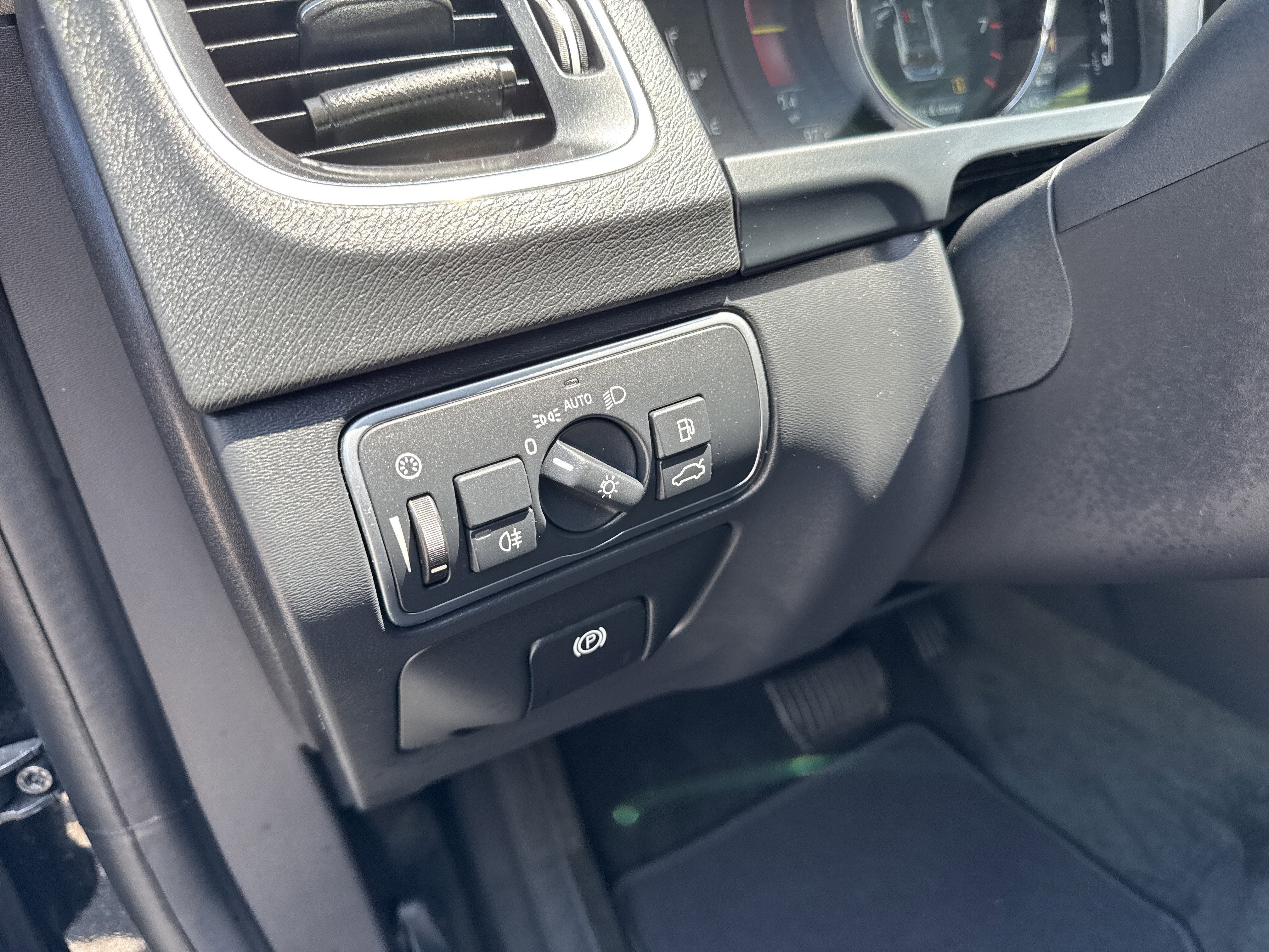 2015 Volvo V60 Cross Country T5