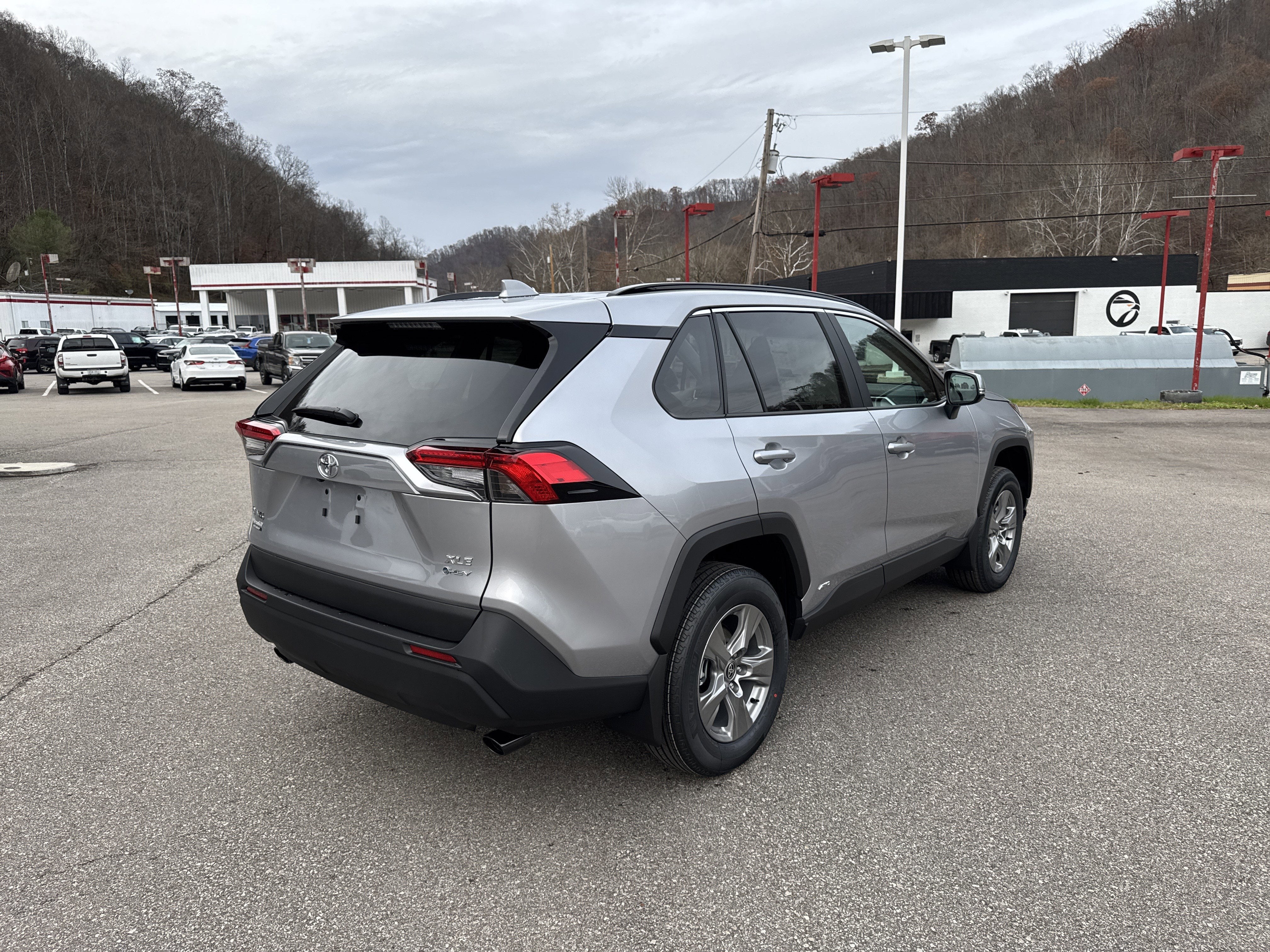2025 Toyota RAV4 Hybrid XLE