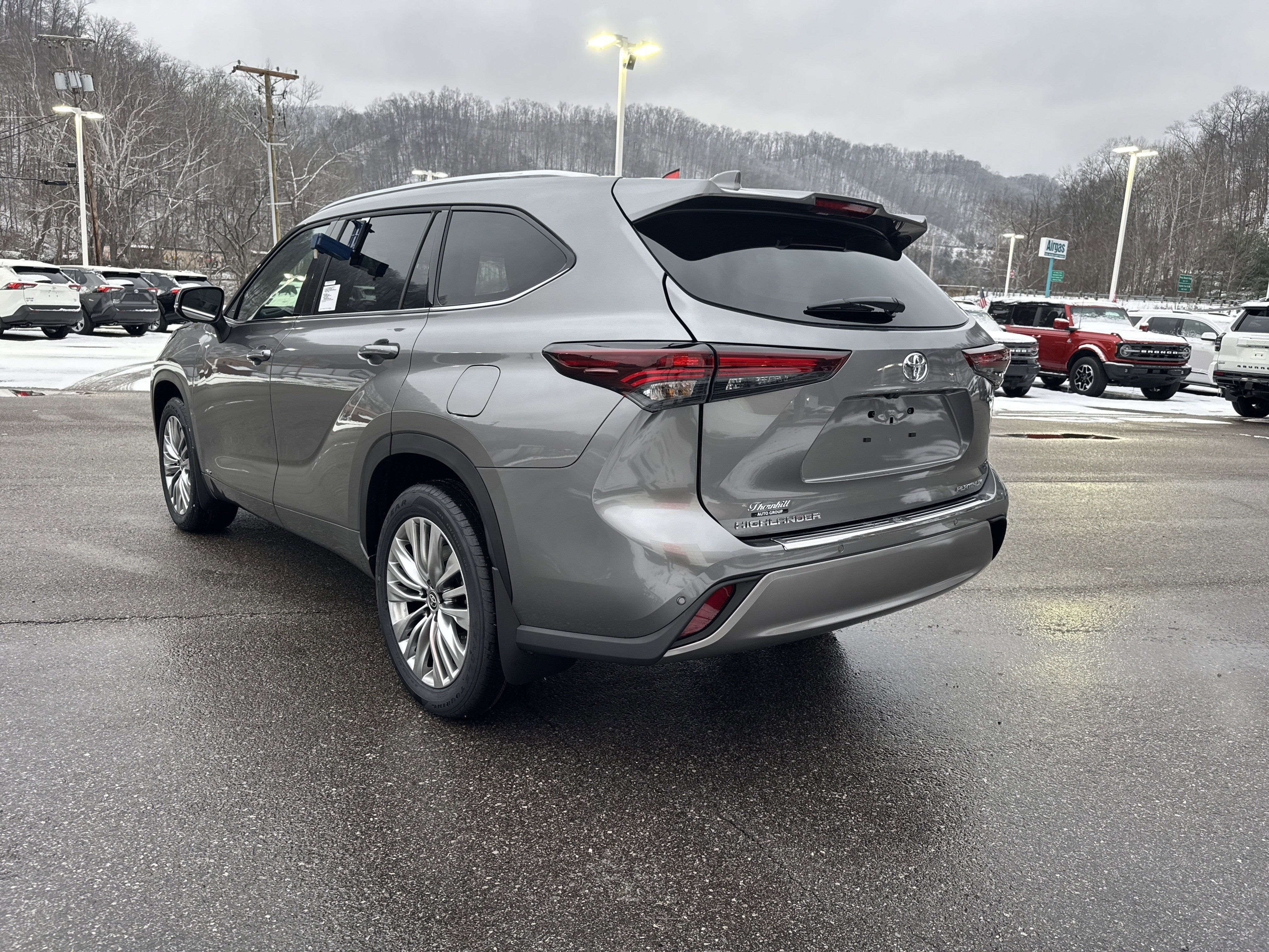2026 Toyota Highlander Hybrid Platinum