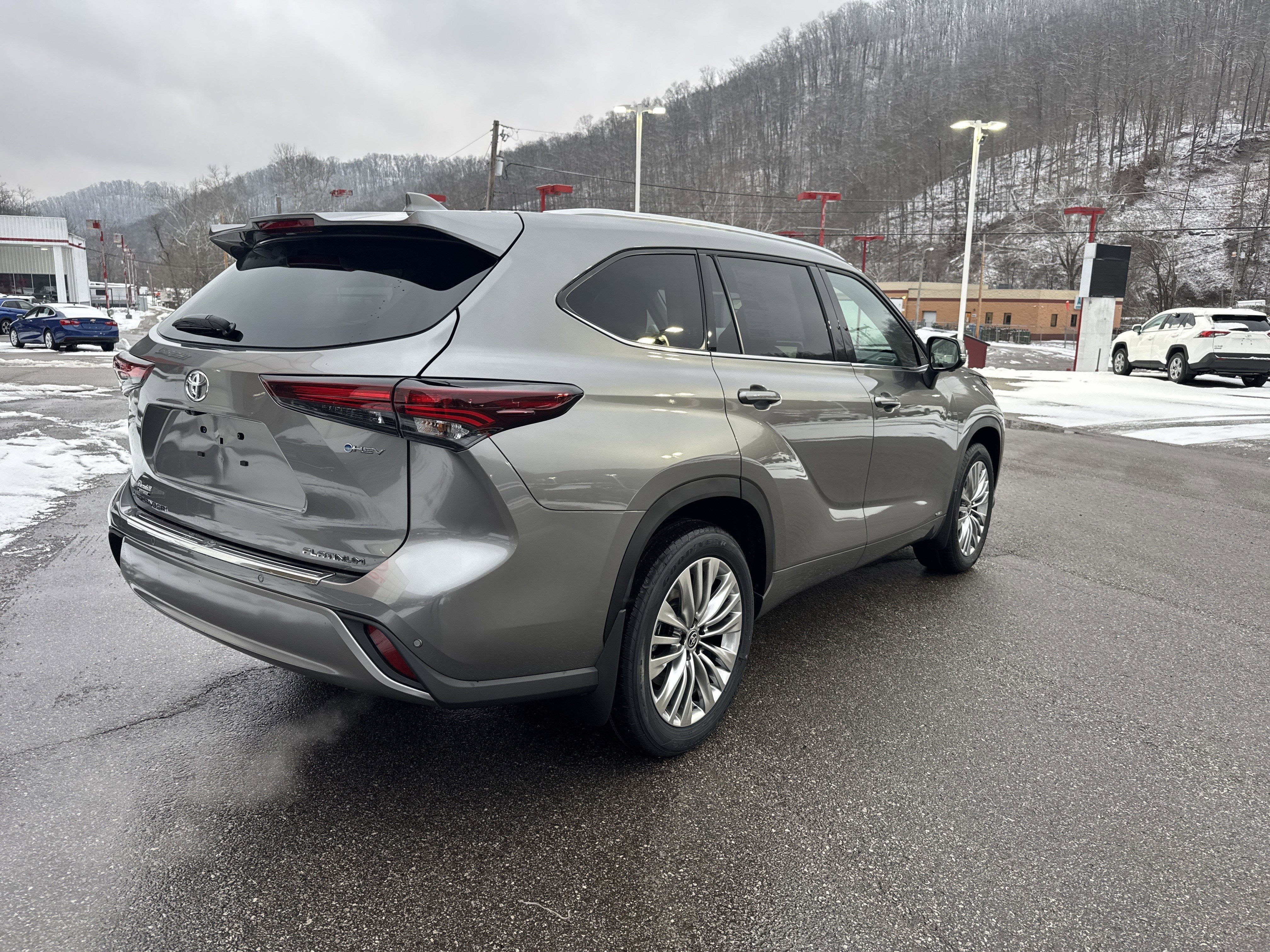 2026 Toyota Highlander Hybrid Platinum
