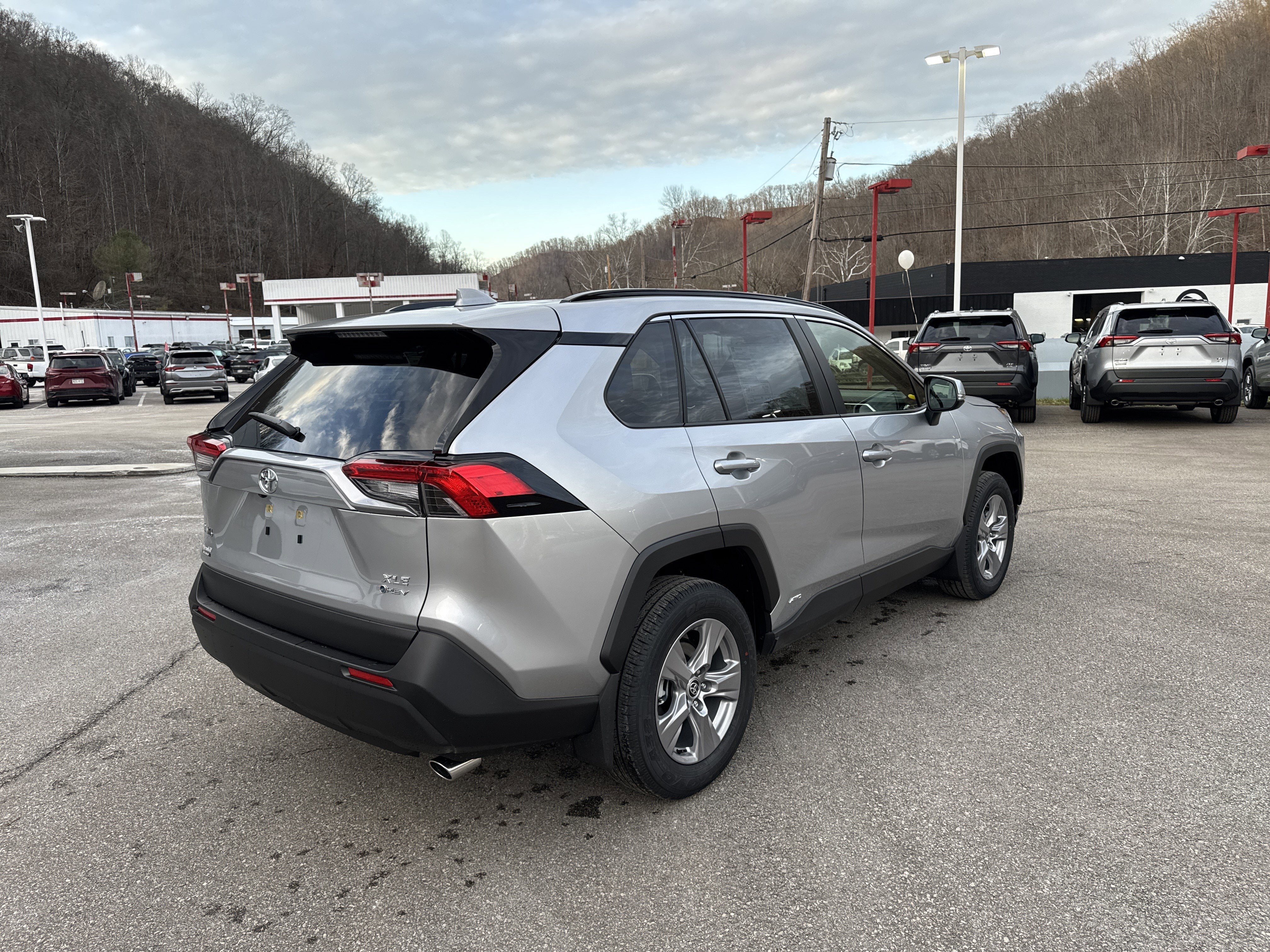 2025 Toyota RAV4 Hybrid XLE